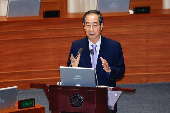 한덕수 국무총리가 10일 오후 서울 여의도 국회 본회의장에서 정동영 더불어민주당 의원의 외교·통일·안보 분야 대정부질문에 답하고 있다. 2024.9.10/뉴스1