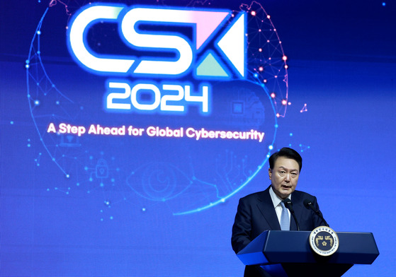 President Yoon Suk Yeol delivers a congratulatory address during the opening ceremony of the 2024 Cyber Summit Korea at COEX in Gangnam District, southern Seoul, on Wednesday. [YONHAP]