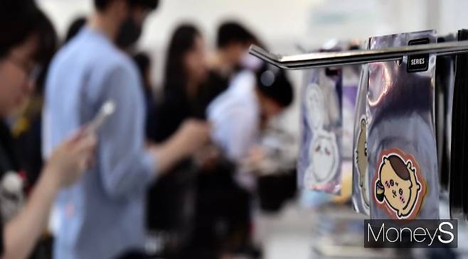 ▲ 스티커 시리즈도 만나보세요