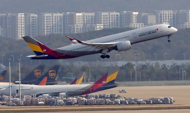 인천공항 전망대에서 바라본 인천국제공항 계류장 모습. 연합뉴스