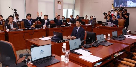 11일 오후 국회 법제사법위원회에서 윤석열 대통령 부인 김건희 여사의 각종 의혹을 수사하기 위한 특검법(김건희 특검법)이 야당 단독으로 통과되고 있다. 국민의힘 의원들은 법안 처리에 반발하며 표결 직전 퇴장했다. 2024.9.11 연합뉴스