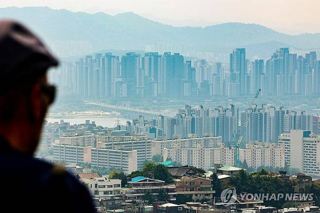 지난 8일 남산에서 바라본 서초구 일대 아파트. 연합뉴스.