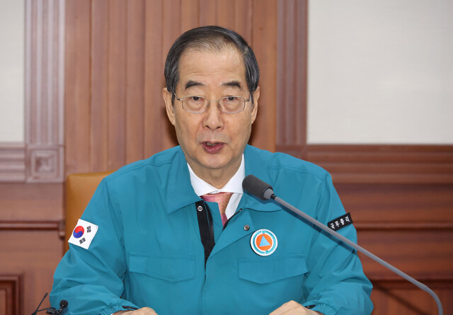 한덕수 국무총리가 12일 서울 종로구 정부서울청사에서 열린 의사집단행동 중앙재난안전대책본부 회의에서 발언하고 있다. 연합뉴스