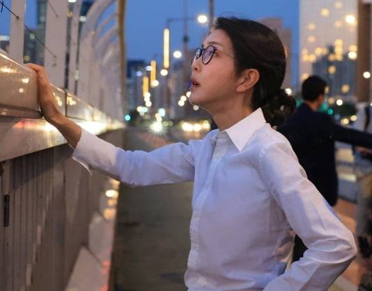 김건희 여사가 10일 '세계 자살 예방의 날'을 맞아 서울 마포대교에서 도보 순찰하고 있다. / 사진=대통령실 제공