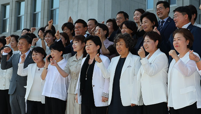 '기쁜 마음으로'/사진=연합뉴스