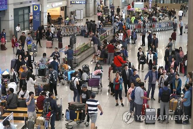 인천공항 여행객.[연합뉴스]