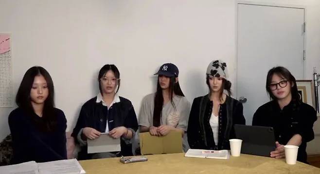 뉴진스 라이브 방송. 캡처