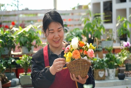 Wicker Flower Baskets and Floral Arrangements