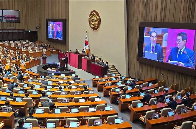 9일 오후 서울 여의도 국회본청에서 국회 본회의 대정부질문 '정치에 관한 질문'이 진행되고 있다. ⓒ데일리안 홍금표 기자