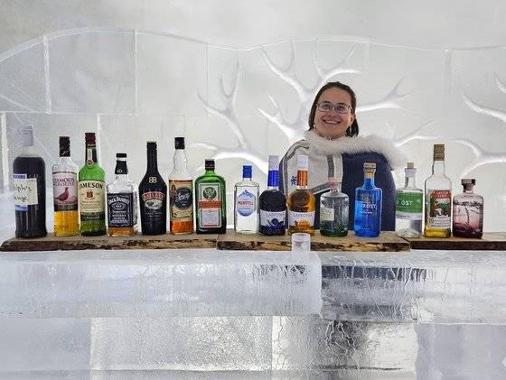 노르웨이 '스노 호텔 시르케네스'의 아이스바. 여러 종류의 독한 술을 제공한다. 손민호 기자