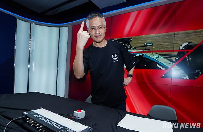 3일 서울 강서구 쿠팡플레이 스튜디오에서 쿠키뉴스와 만난 윤재수 해설위원. 사진=유희태 기자