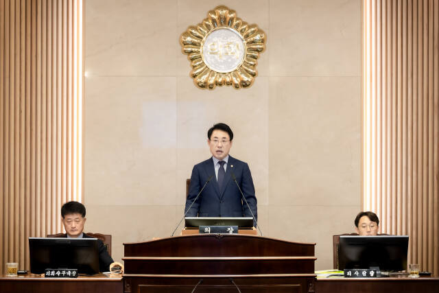 조성대 남양주시의회 의장이 제306회 임시회 폐회를 선언하고 있다. 남양주시의회 제공