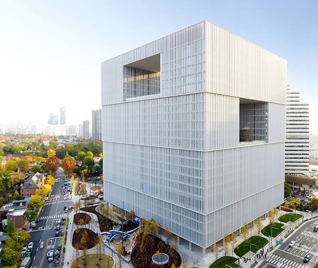 아모레퍼시픽 주가가 13일 오전 약세를 보이고 있다./사진=아모레퍼시픽