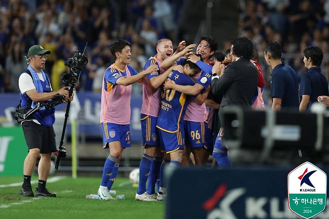 선제골 후 기뻐하는 울산 선수단. /사진=한국프로축구연맹 제공