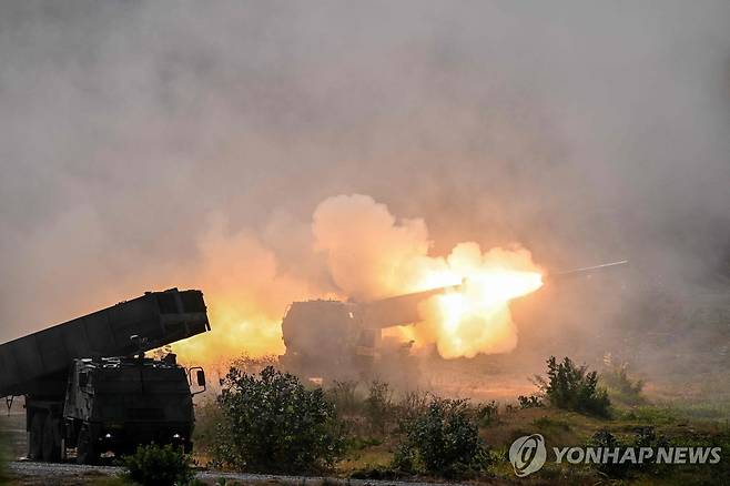 미군 고속기동포병로켓시스템(HIMARS·하이마스) 발사 훈련 장면 [AFP 연합뉴스자료사진. 재판매 및 DB 금지]