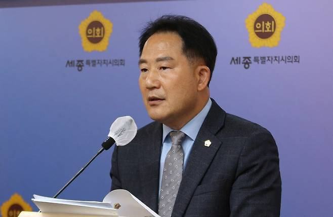 영구임대주택 임대보증금 지원 조례안을 대표발의한 상병헌 세종시의원. / 뉴스1