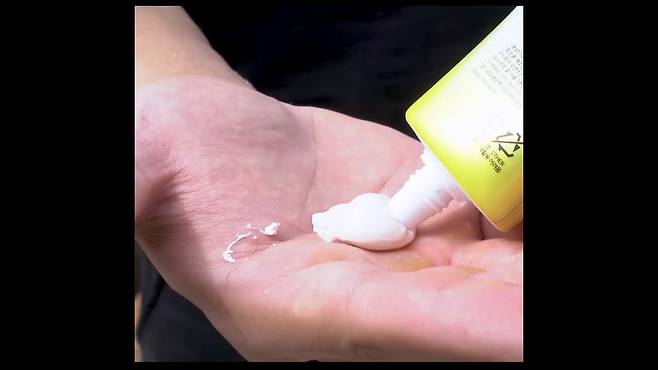 "남자가 무슨 선크림이야 " 선크림 처음 발라보는 남자