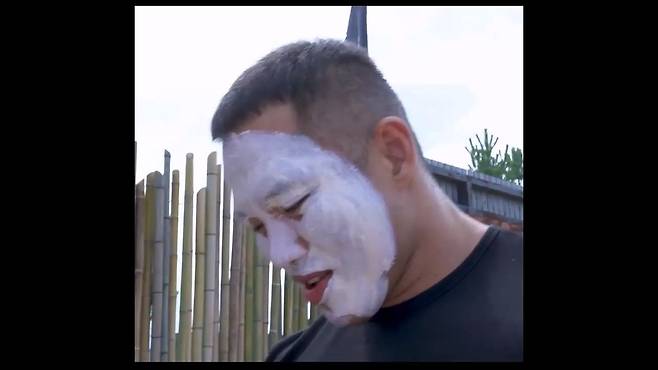 "남자가 무슨 선크림이야 " 선크림 처음 발라보는 남자