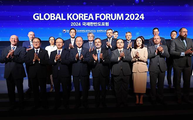 지난 3일 오전 서울 중구 소공동 롯데호텔에서 열린 ‘2024 국제한반도포럼’ 개회식. 포럼 연사로 초청된 콜린 크룩스 영국 대사가 ‘패널 구성이 성평등하지 않다’며 공개적으로 참석을 거부해 한국 사회의 ‘젠더 무감각’에 경종을 울렸다. 연합뉴스