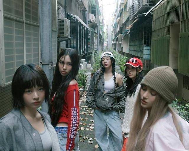 그룹 뉴진스가 결국 하이브와 민희진 어도어 전 대표 간의 전쟁에 직접 뛰어들었다. 어도어 제공