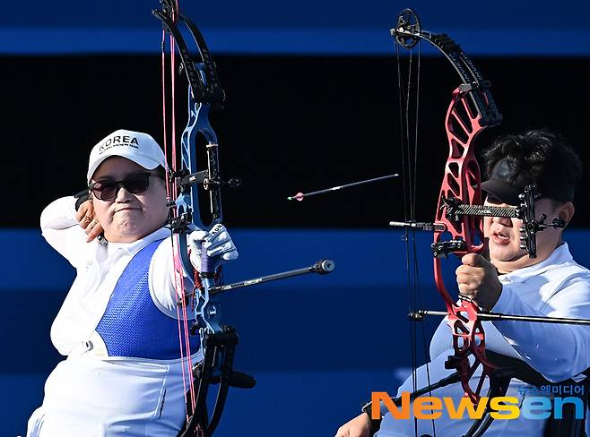 김옥금,‘활시위 당긴 순간’