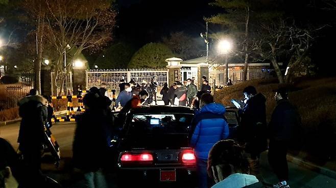 옛 대통령 별장 청남대 정문에서 영화 '서울의 봄'을 촬영하고 있다. 충북도 제공