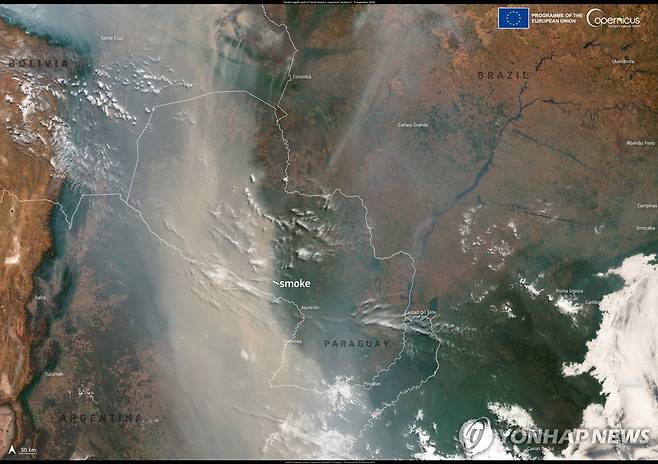 파라과이와 볼리비아, 아르헨티나, 브라질간 국경지대를 뒤덮은 산불 연기 [로이터 연합뉴스 자료사진. 재판매 및 DB 금지]