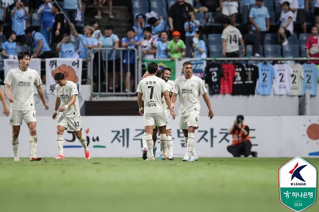 세징야가 득점 후 동료들과 기뻐하는 모습. 사진=프로축구연맹