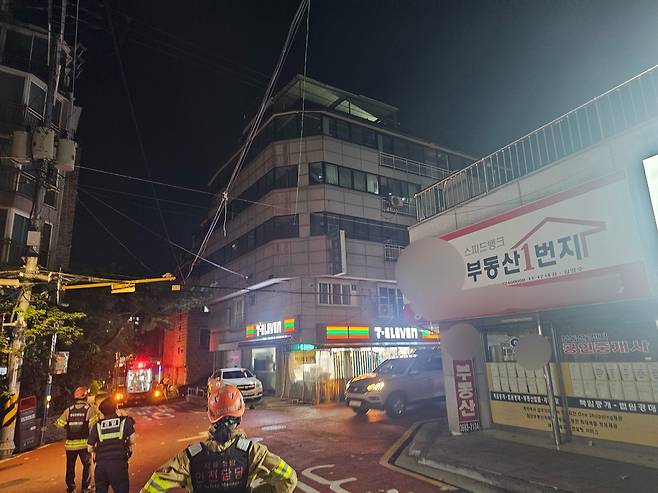 서울 강서구 옥상에 떨어진 대남 쓰레기 풍선 [독자 제공. 재판매 및 DB 금지]