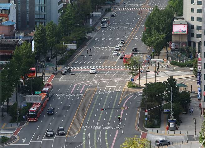 추석 연휴인 15일 오전 서울 중구 프레스센터에서 바라본 도심이 한산하다.(사진=연합뉴스)