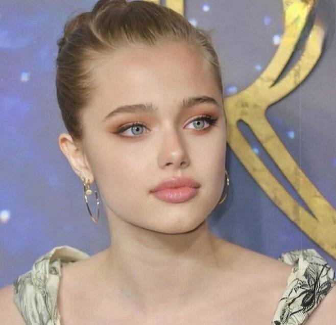 졸리 승인가.jpg 아빠 유전자와 엄마 유전자가 치열하게 싸워서 나온 딸.jpg