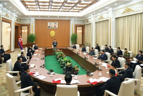 [서울=뉴시스]16일 북한 노동당 기관지 노동신문에 따르면 15일 평양 만수대의사당에서 최고인민회의 상임위원회 제14기 제32차전원회의가 최룡해 상임위원장 사회 하에 열렸다. (사진=노동신문 캡처) 2024.09.16. *재판매 및 DB 금지