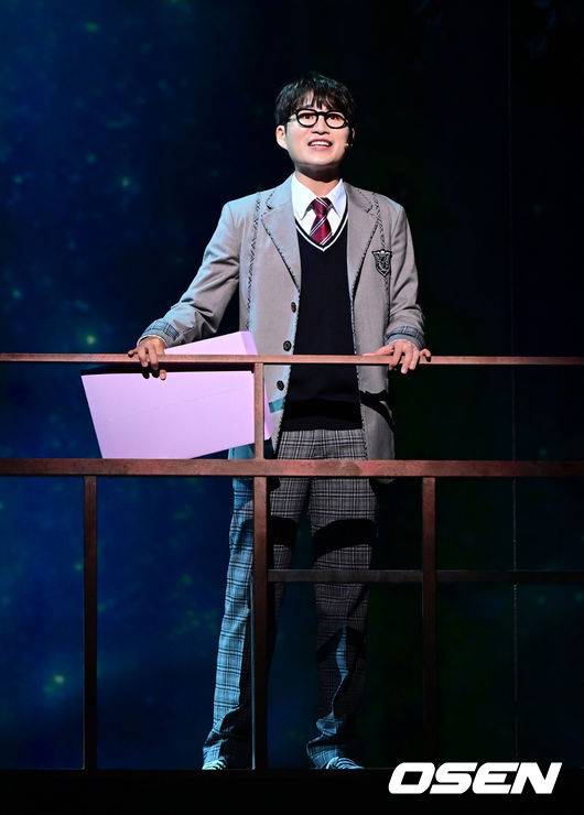 [OSEN=지형준 기자] 4일 오후 서울 서초구 서초동 예술의전당 CJ토월극장에서 뮤지컬&nbsp;‘4월은&nbsp;너의&nbsp;거짓말’ 프레스콜이 열렸다.뮤지컬&nbsp;‘4월은&nbsp;너의&nbsp;거짓말’은&nbsp;일본&nbsp;만화가&nbsp;아라카와&nbsp;나오시의&nbsp;만화를&nbsp;뮤지컬로&nbsp;재탄생시킨&nbsp;작품으로,&nbsp;불운의&nbsp;신동&nbsp;피아니스트&nbsp;소년과&nbsp;천재&nbsp;바이올리니스트&nbsp;소녀가&nbsp;만나&nbsp;음악으로&nbsp;교감하며&nbsp;성장하는&nbsp;이야기를&nbsp;그린다.배우 김희재가 하이라이트 시연을 하고 있다. 2024.07.04 / jpnews@osen.co.kr