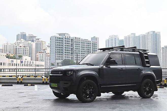 랜드로버 디펜더 130 P400 아웃바운드. 김학수 기자