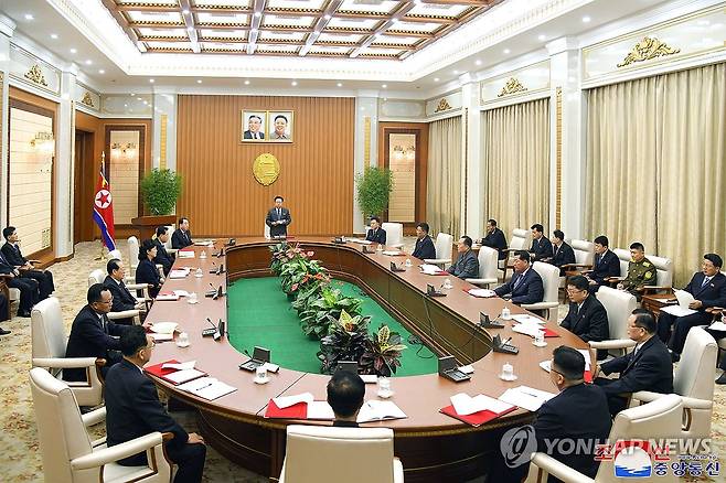 북한, 내달 7일 최고인민회의 개최…'통일 삭제' 등 개헌 논의 (평양 조선중앙통신=연합뉴스)  북한이 다음달 7일 남쪽의 국회 격인 최고인민회의를 개최하고 헌법 개정 등을 논의한다.
   최고인민회의 상임위원회는 지난 15일 만수대의사당에서 전원회의를 열어 최고인민회의 제14기 제11차 회의를 10월 7일 평양에서 소집 결정을 전원 찬성으로 채택했다고 조선중앙통신이 16일 보도했다.  2024.9.16 
    [국내에서만 사용가능. 재배포 금지. For Use Only in the Republic of Korea. No Redistribution] nkphoto@yna.co.kr