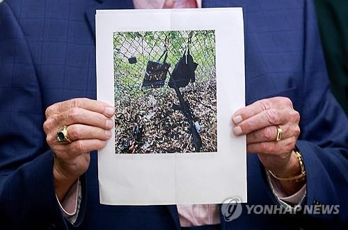 트럼프 암살 시도 현장서 발견된 AK-47 소총과 고프로, 가방  [AFP=연합뉴스 자료사진. 재판매 및 DB금지]