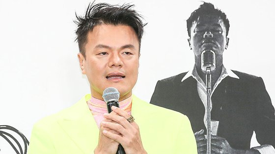 가수 박진영(JYP)은 KBS 2024 추석 특집 '딴따라 JYP' 포토월 행사에 올랐다. 뉴스1