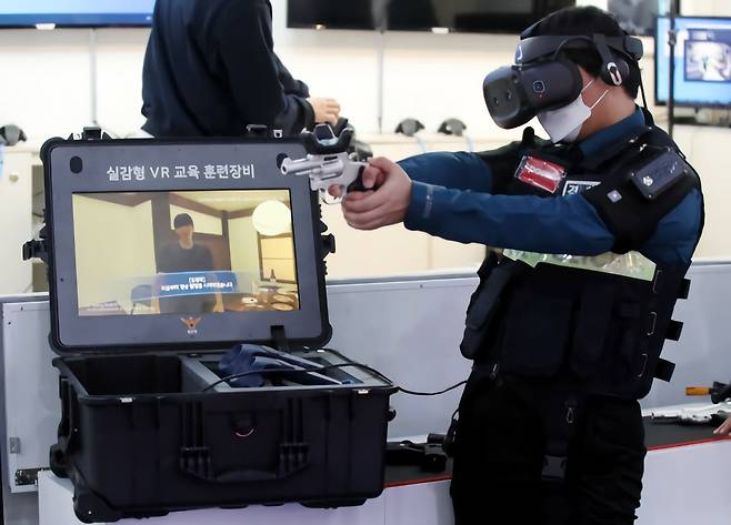 스코넥 치안분야 VR 훈련 시스템 폴리스원 작동 모습. [스코넥 홈페이지 캡처]