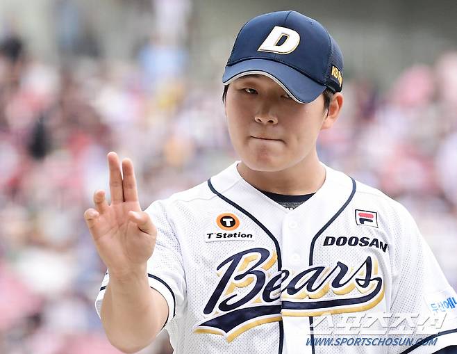 두산의 밝은 미래. 9회 무실점 투구를 마친 두산 김택연.