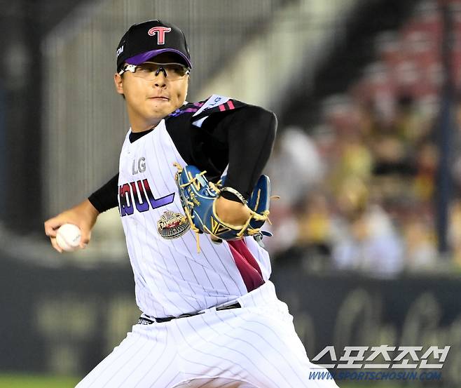 9일 잠실야구장에서 열린 NC와 LG의 경기, LG 이지강이 역투하고 있다. 잠실=허상욱 기자 wook@sportschosun.com/2024.08.09/
