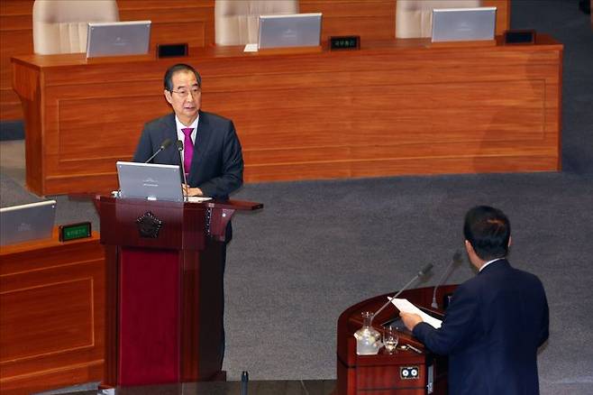 한덕수 국무총리가 지난 9일 오후 국회본청에서 열린 국회 본회의 대정부질문 '정치에 관한 질문'에서 질문에 답변하고 있다. ⓒ데일리안 홍금표 기자