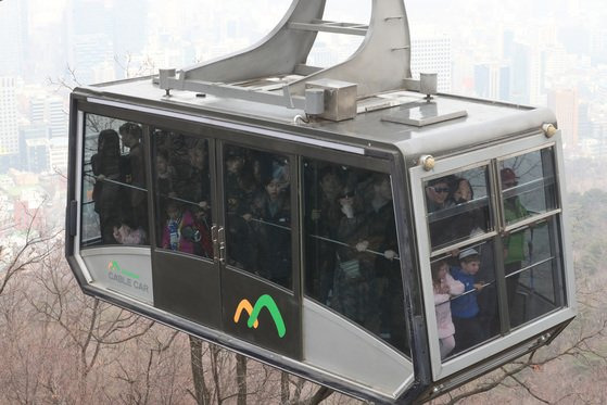 지난 2017년 촬영된 남산 케이블카. 중앙포토