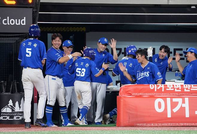 삼성 라이온즈가 18일 수원 KT 위즈파크에서 펼쳐진 KT 위즈와 2024 신한 SOL 뱅크 KBO 리그 원정 경기에서 8-6으로 승리했다. 기뻐하는 삼성 선수들. /사진=삼성 라이온즈 제공