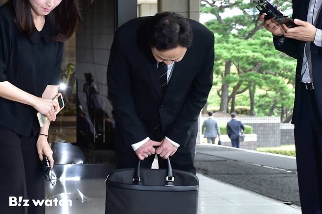 류광진 티몬 대표가 대규모 환불 지연 사태와 관련한 피의자 조사를 받기 위해 19일 오전 서울 서초구 서울중앙지검에 출석하고 있다./사진=이명근 기자 qwe123@