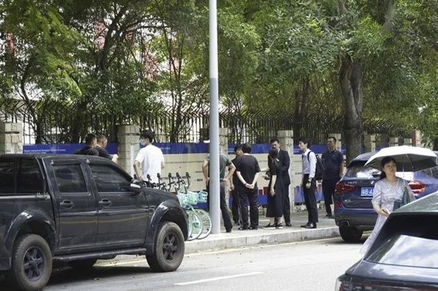 지난 18일 중국 광둥성 선전시에서 일본인 초등학생이 괴한의 흉기에 찔린 일본인 학교 인근 현장. ⓒ 교도/연합뉴스