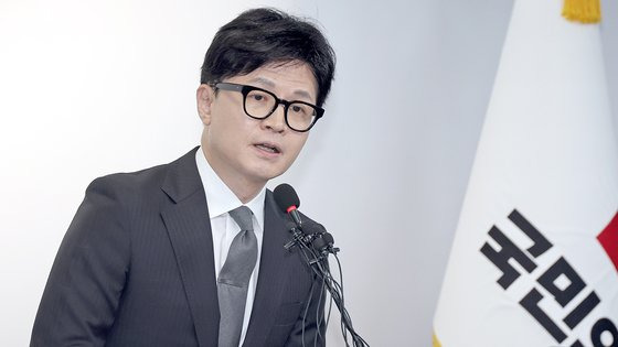 패장 한동훈은 이제 원외의 무관이지만 여전히 향후 행보가 주목되는 법조 정치인이다. 연합뉴스