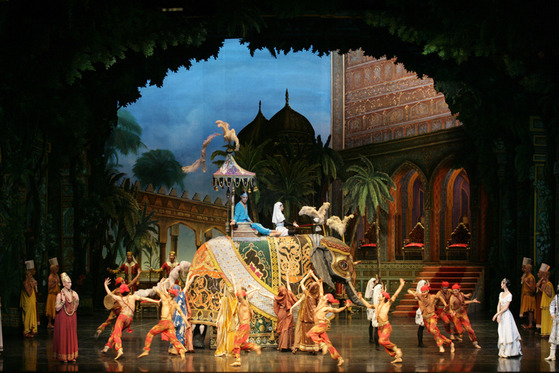 Universal Ballet Company is presenting “La Bayadere,” an iconic 19th-century ballet created by French choreographer Marius Petipa (1818-1910), at the Seoul Arts Center in southern Seoul from Sept. 27 to 29. [UNIVERSAL BALLET COMPANY]