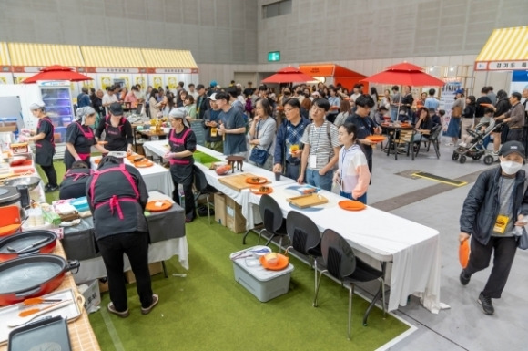 지난 4월 개최된 ‘제1회 경기미김밥페스타: 전국 K푸드 김밥대전’ 행사장 전경. 경기도 제공