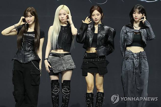 에스파 첫 정규 앨범 'Armageddon'으로 컴백 (서울=연합뉴스) 류효림 기자 = 그룹 에스파가 5월 27일 오후 서울 용산구 한남동 블루스퀘어에서 열린 첫 정규 앨범 'Armageddon'(아마겟돈) 발매 기념 쇼케이스에서 포즈를 취하고 있다. [연합뉴스 자료사진]