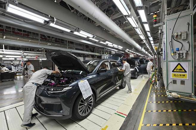 중국 전기차 회사 링파오(리프모터)의 생산라인[사진출처:연합뉴스, AFP]